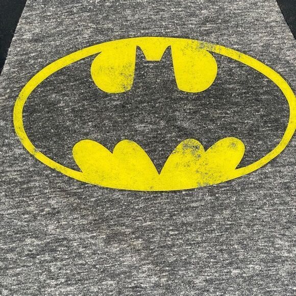DC Comics Batman Boys Logo Graphics Worn Look Tee Shirt Size Small 6-7 - Picture 4 of 6